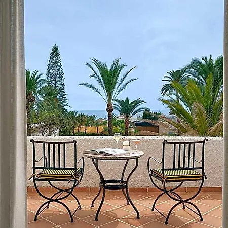 Monteros &