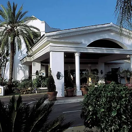 Отель Monteros & 5*