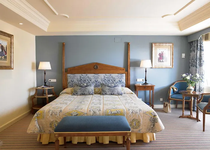 Monteros & 马尔韦利亚