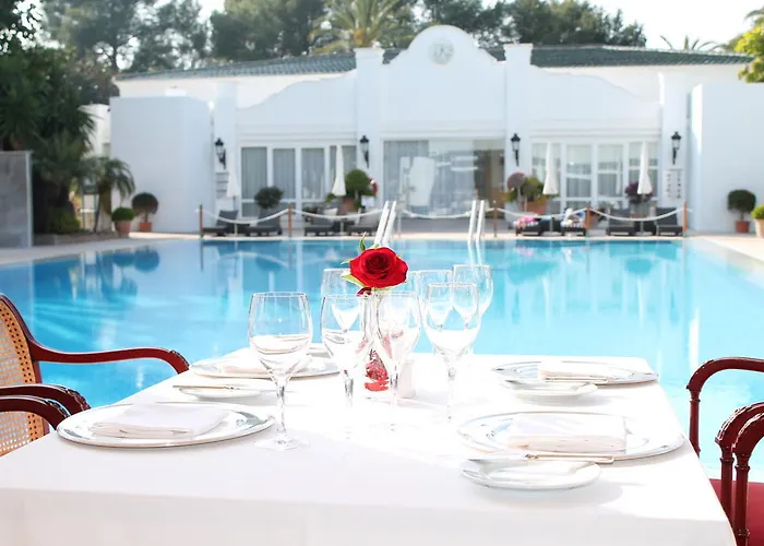 Monteros & 马尔韦利亚