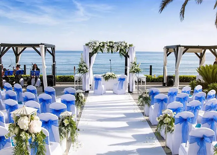 Monteros & 马尔韦利亚